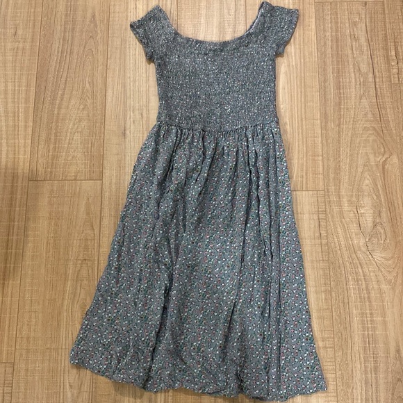 Suzy Shier Rouged and Flowy Floral Dress Size Small. - Picture 2 of 5